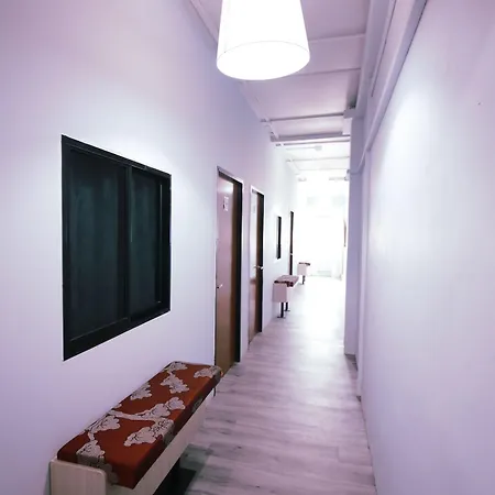 Moni Gallery Hostel-2